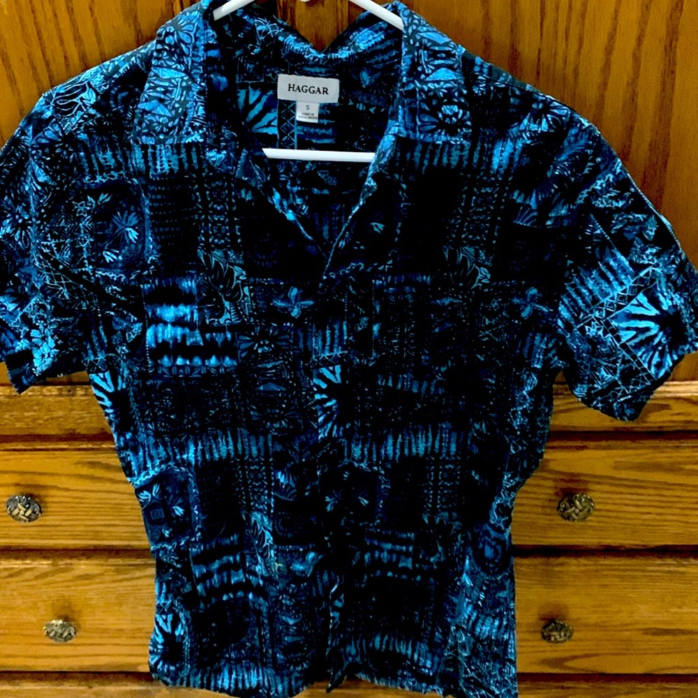 Like new button up shirt